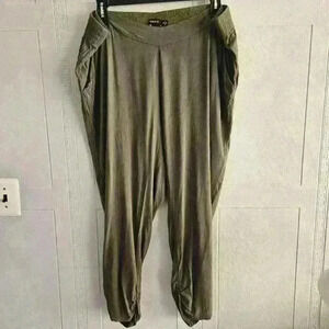 Torrid Plus Olive Green Rayon Tapered Leg Pull-on Pant Flat Front Mid-rise Sz 2
